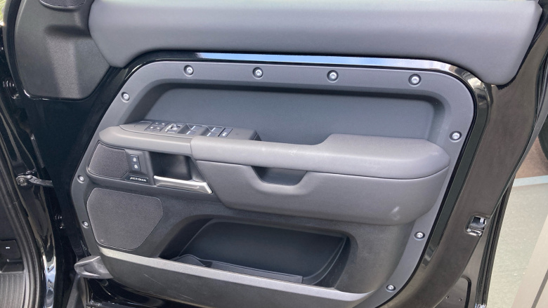 Land Rover Defender 3.0 D250 X-Dynamic SE 110 5dr Auto Diesel Estate